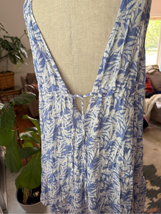Trend Setter Diva Boutique Other - Trend Setter Diva Boutique Blue and White Leaf-Print Swim Coverup